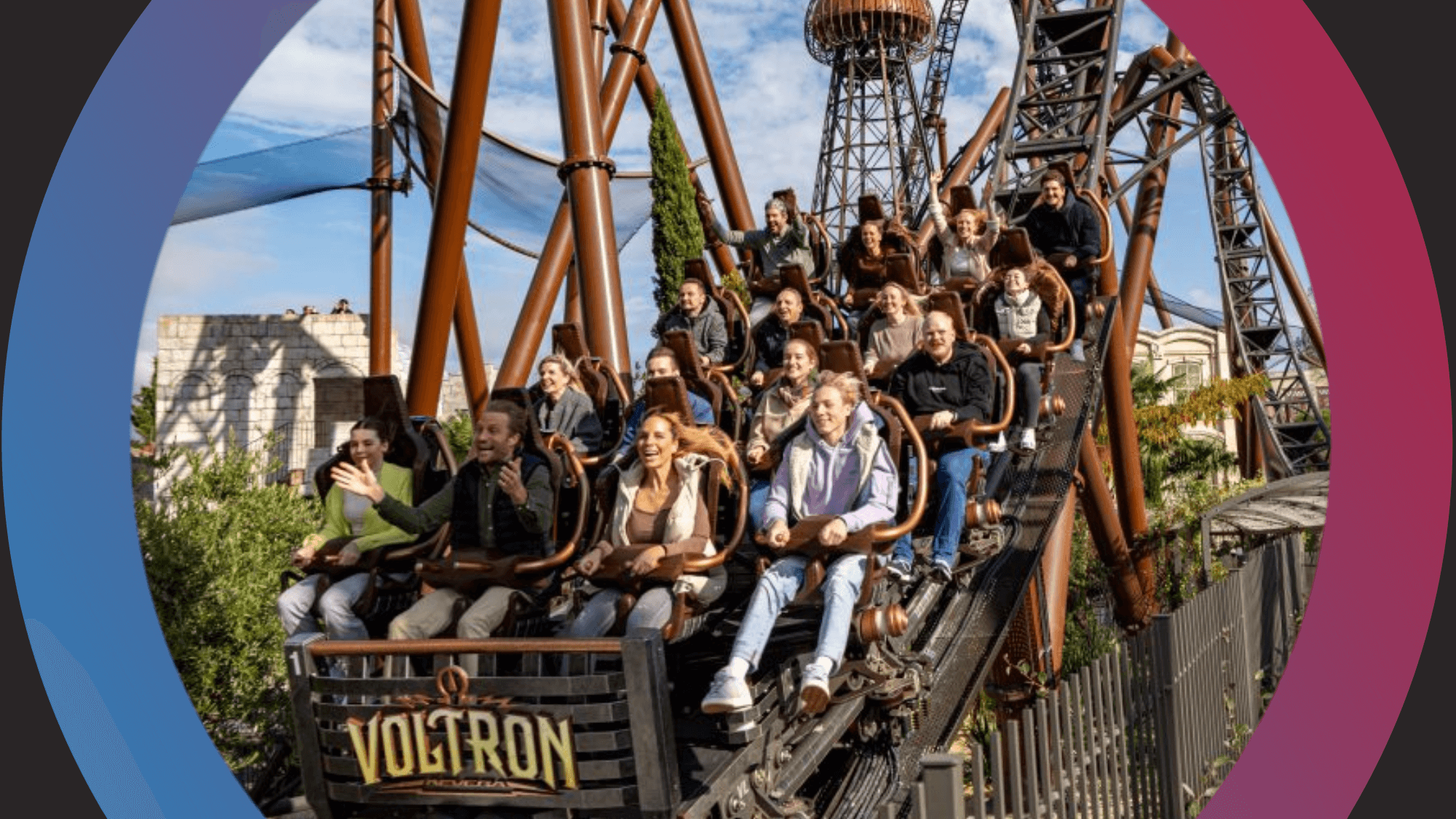 Success Story Update: Mack Rides & schrempp edv: Bild der Achterbahn Voltron unseres Kunden Mack Rides